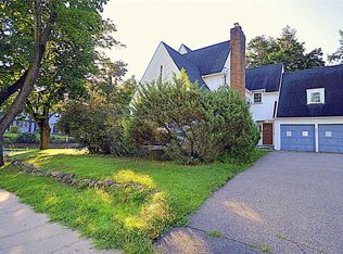 2 Preston Rd, Great Neck, NY 11023