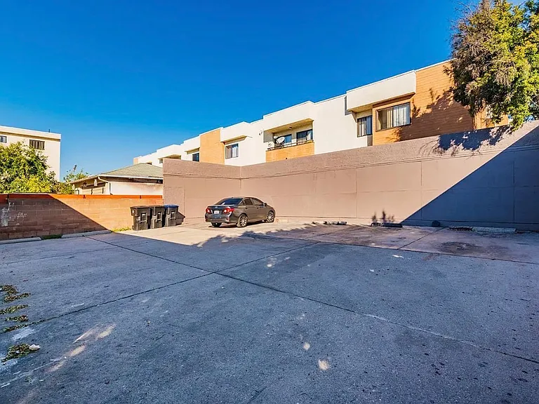 621 E Lomita Ave #A — Photo 25