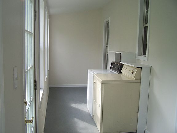Laundry/mud room (main level)