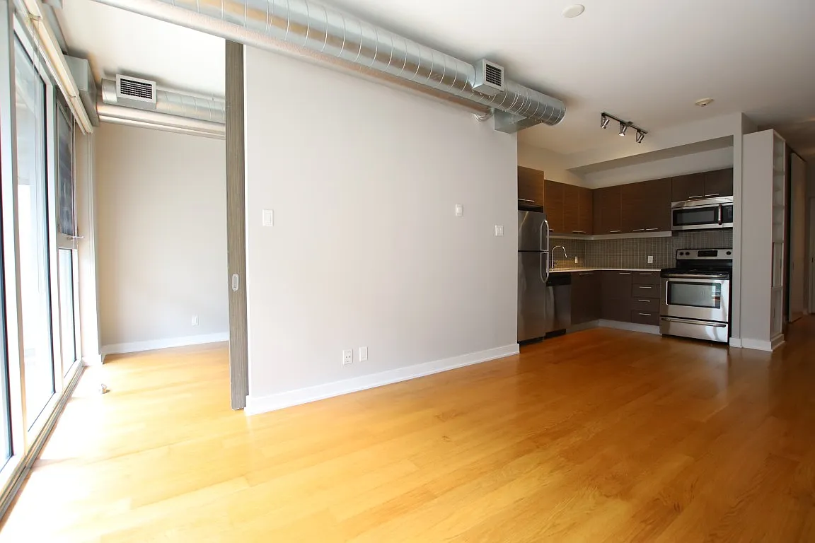 318 Gladstone Avenue — Photo 4
