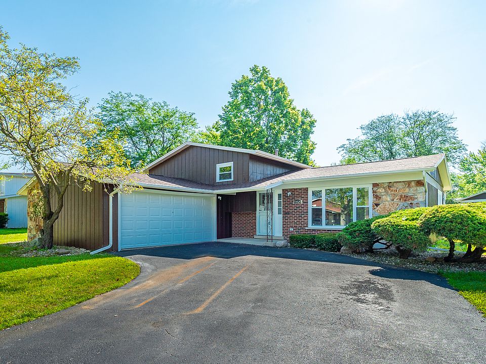 1st image of 22529 Lakeshore Dr