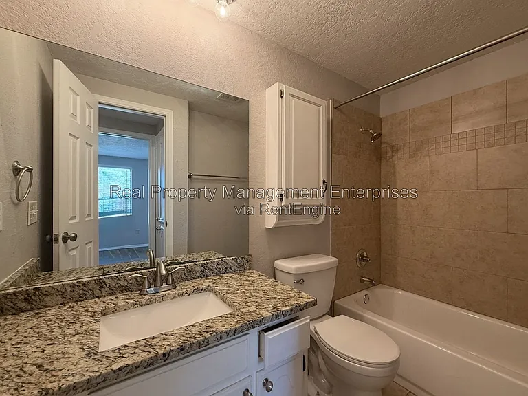 1071 Castlebury Mansion — Photo 12