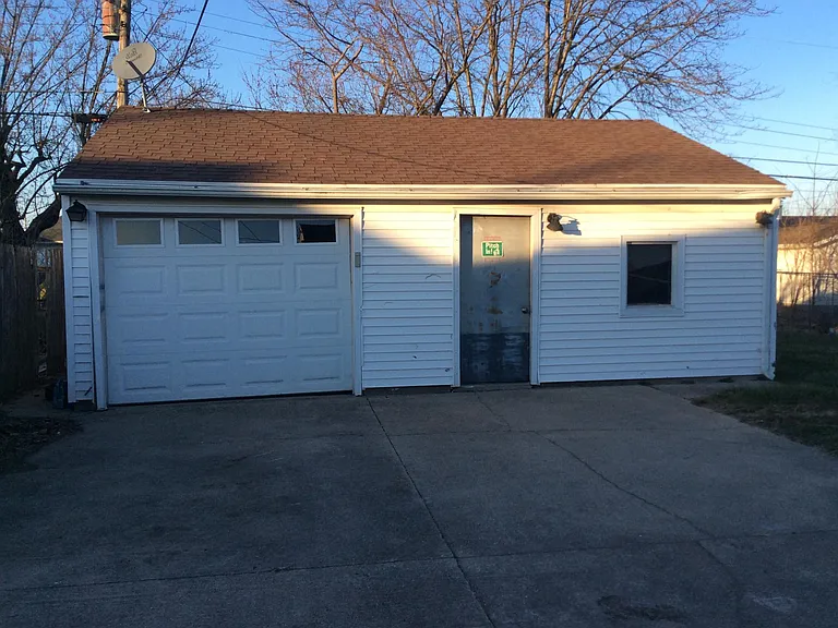 Single Car Garage with attached room/workshop
