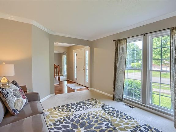 3rd image of 707 Helen Ct