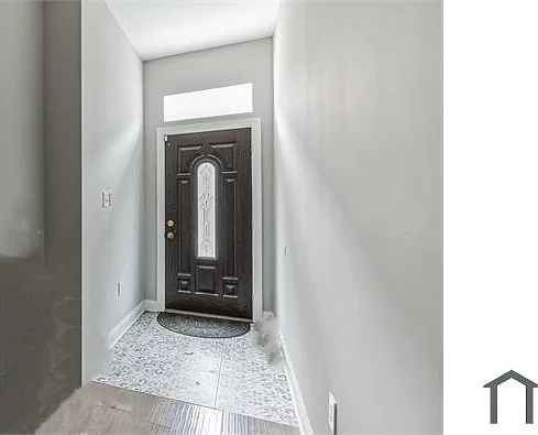 3 bed, 1200 sqft, $2,000 — Photo 2