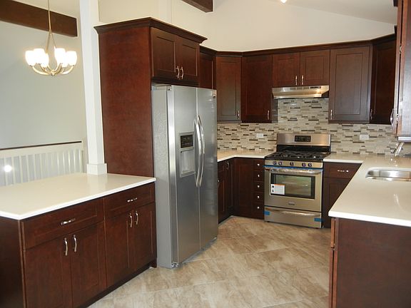 2nd image of 940 Apple Dr