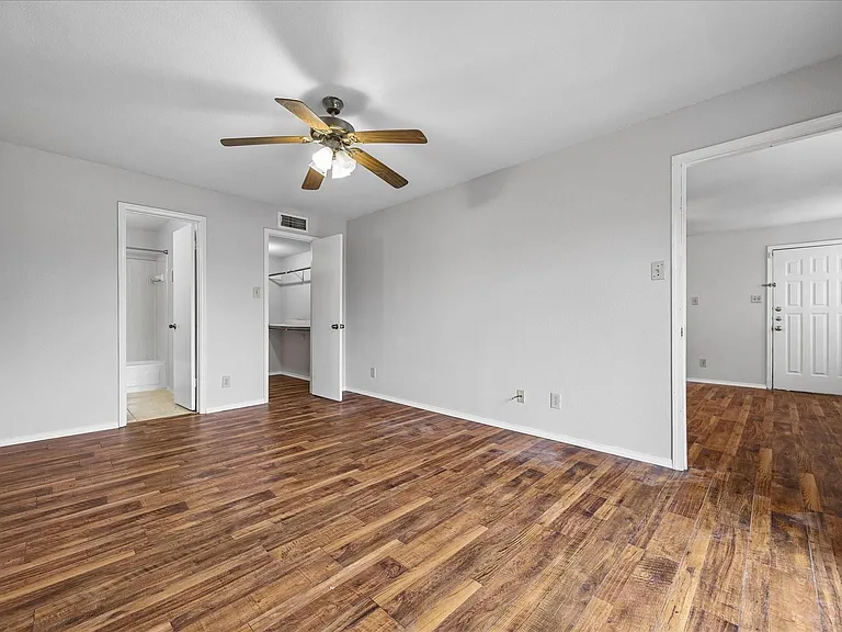 9700 Leawood Blvd #702 — Photo 12