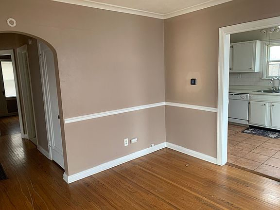 2nd image of 6100 N Knoxville Ave