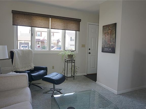 3rd image of 206 Rebecca Park