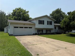 36 Westvue Dr, Tallmadge, OH 44278