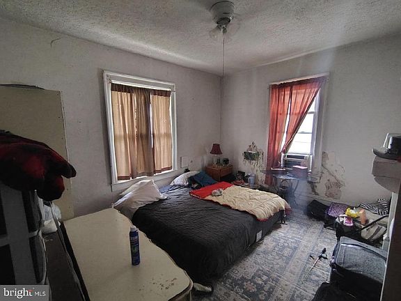 4th image of 1021 Fairmount Ave