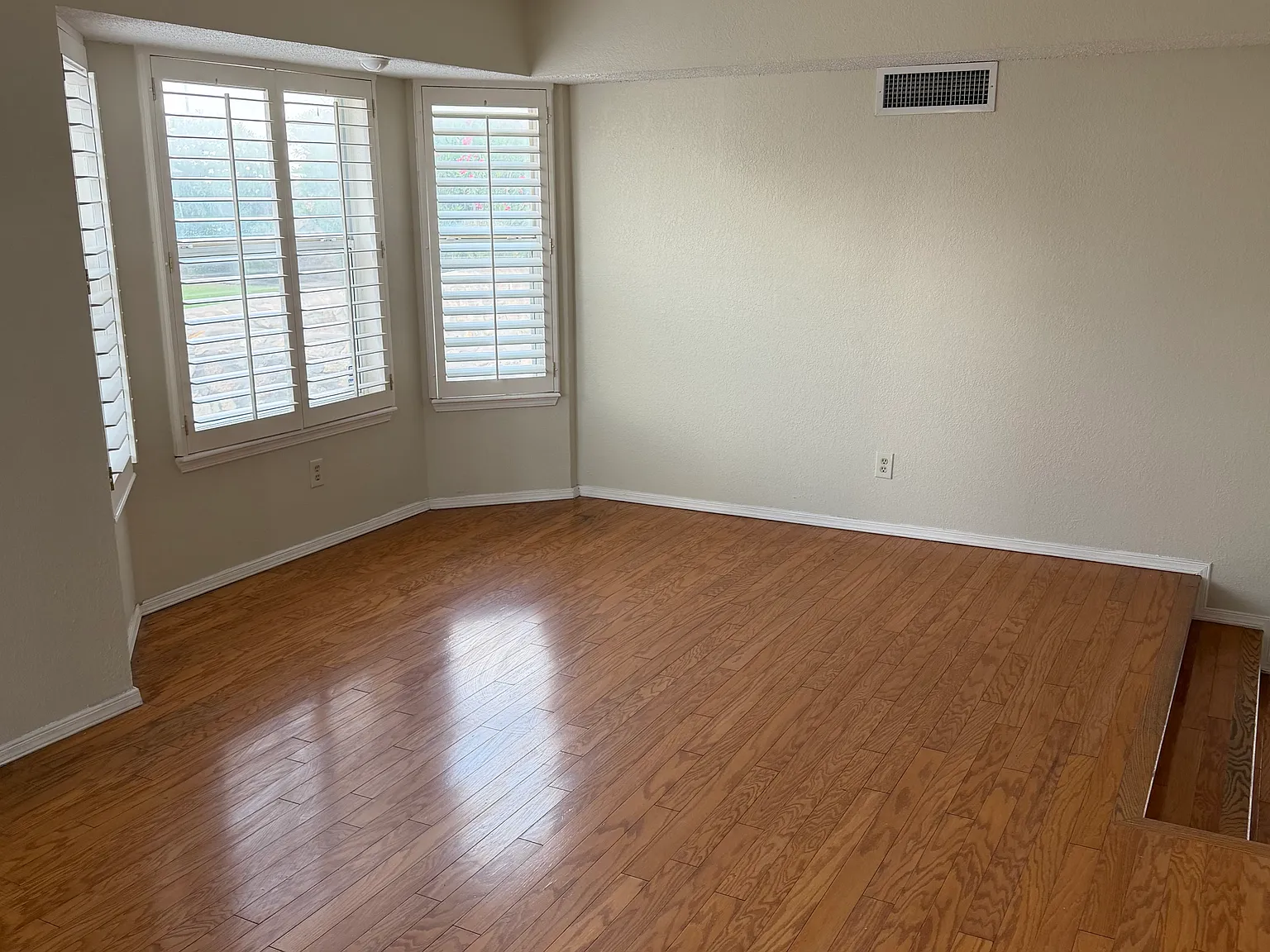 3 bed, 2.5 bath, 1650 sqft, $1,950 — Photo 4