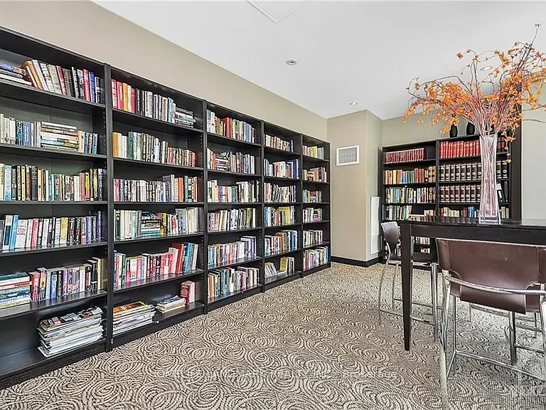 138 Somerset St W #509 — Photo 3