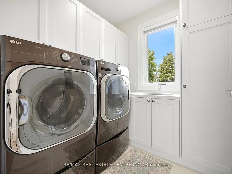 2450 Rebecca St — Photo 37