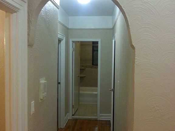 4th image of 1025 Saint Johns Pl APT B9