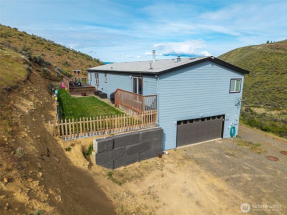 3rd image of 5370 W Umptanum Road