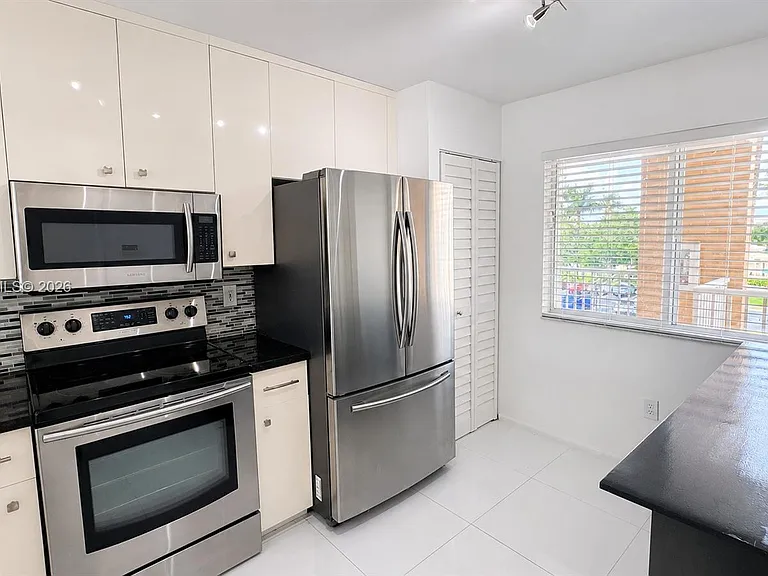 9560 Weldon Cir #J308 — Photo 7