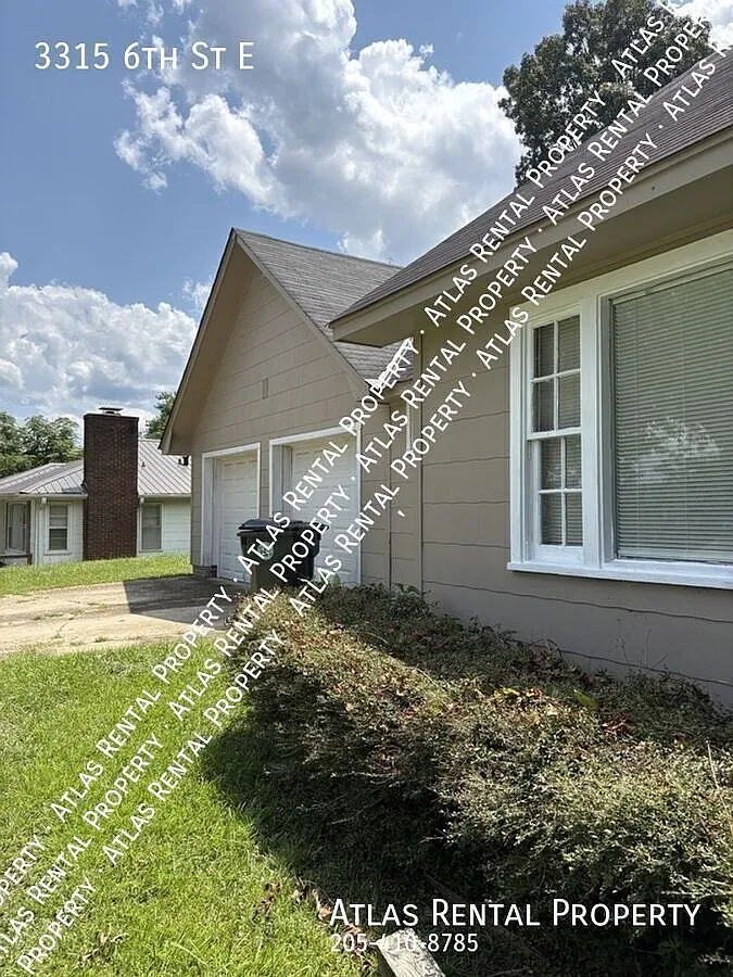 Beautiful 3 Bedroom Home with Lots of Character. Appliances Included! — Photo 2
