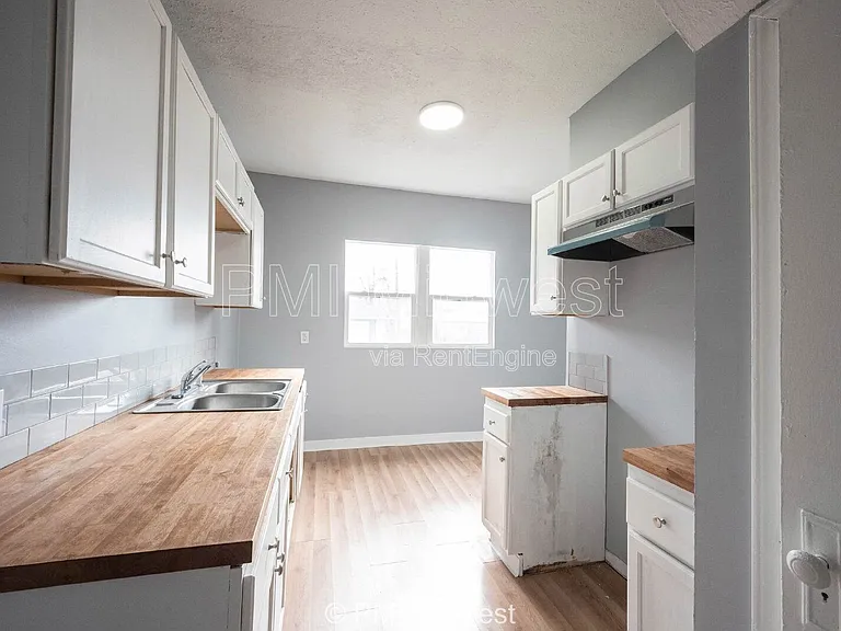 3415 N Capitol Ave — Photo 9