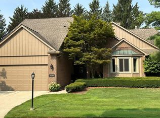 16795 Country Knoll Dr, Northville, MI 48168