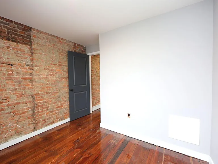 2727 Helen St — Photo 16
