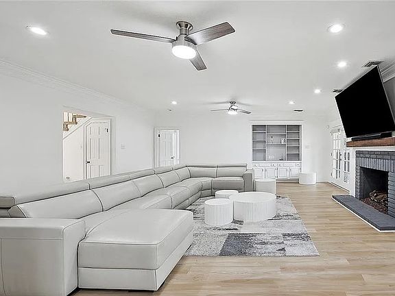 4th image of 3617 Lake Ontario Dr
