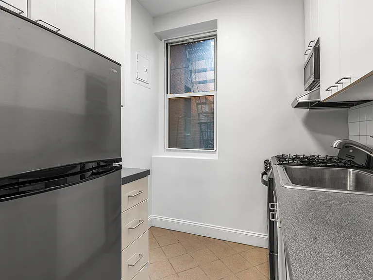 360 W 55th St #4C — Photo 5