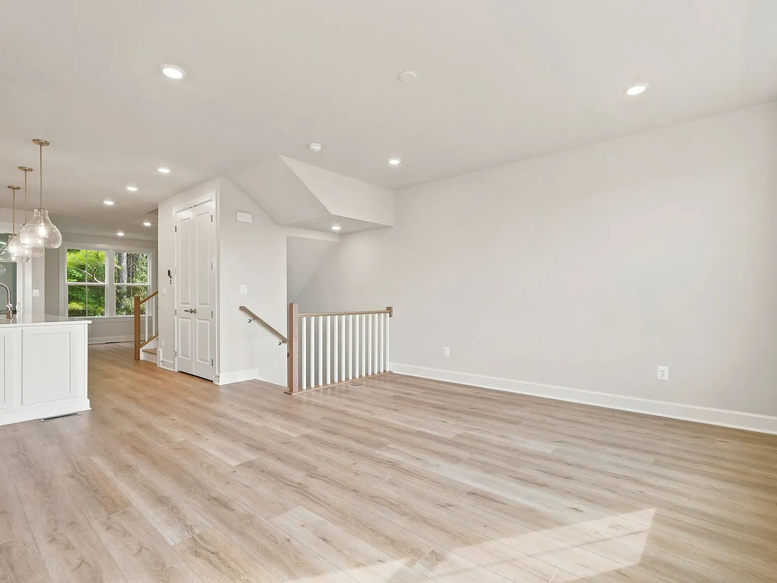 4 bed, 3.5 bath, 2315 sqft, $3,650 — Photo 2