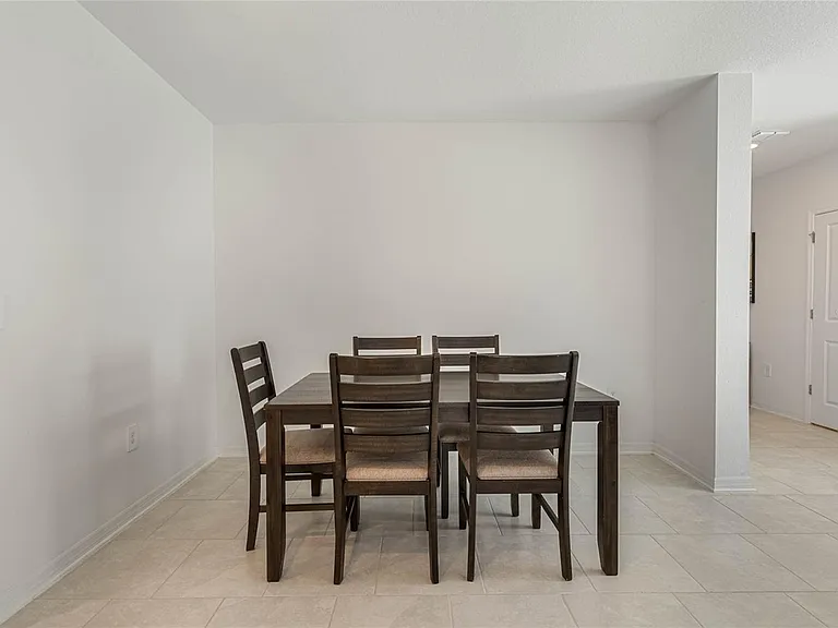 830 Turner Ln — Photo 3