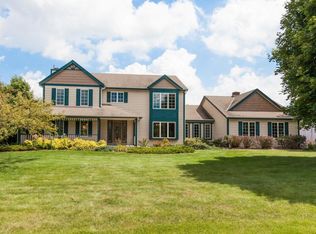 1712 White Pines Trl, Richfield, WI 53076