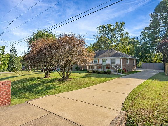 3rd image of 3815 Barlow Dr