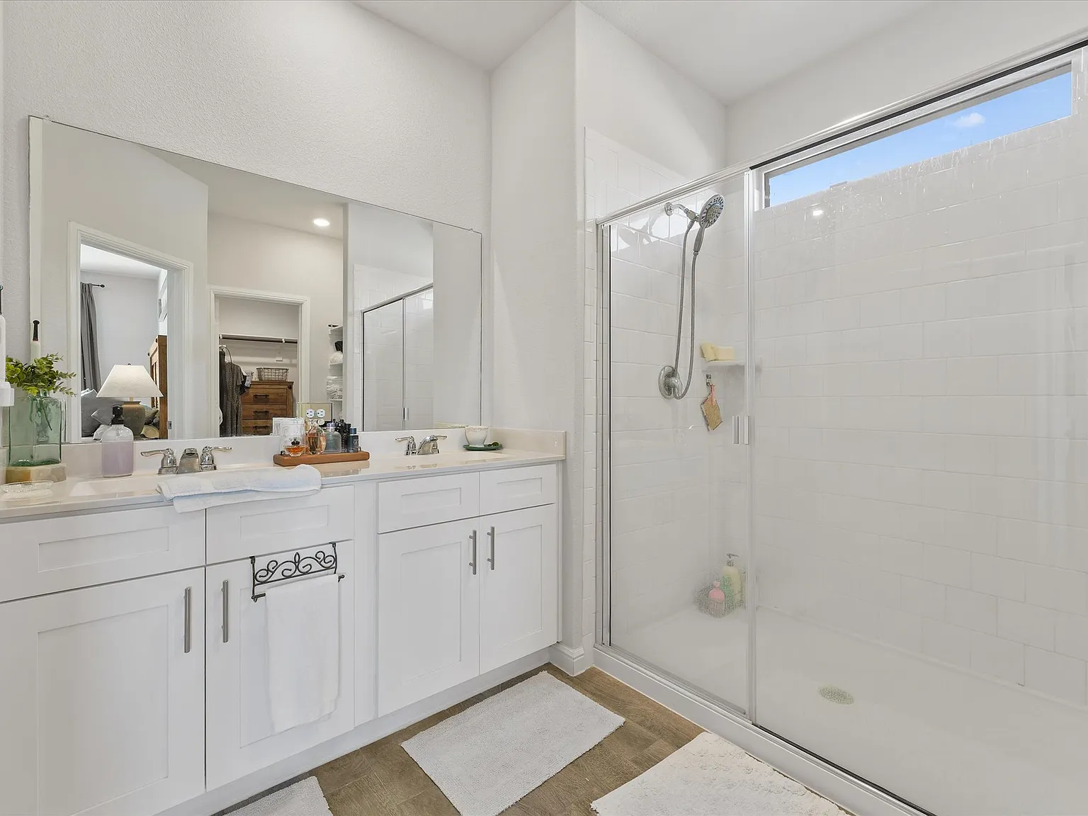 5 bed, 2103 sqft, $3,000 — Photo 1