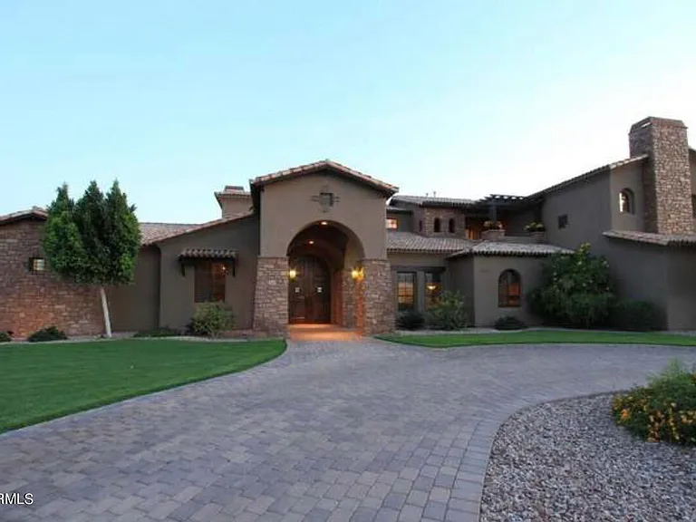 3539 E Presidio Cir — Photo 1