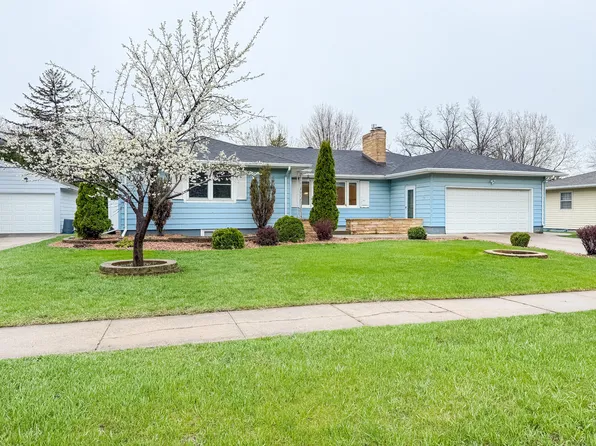 1027 6th Ave, Brookings, SD 57006