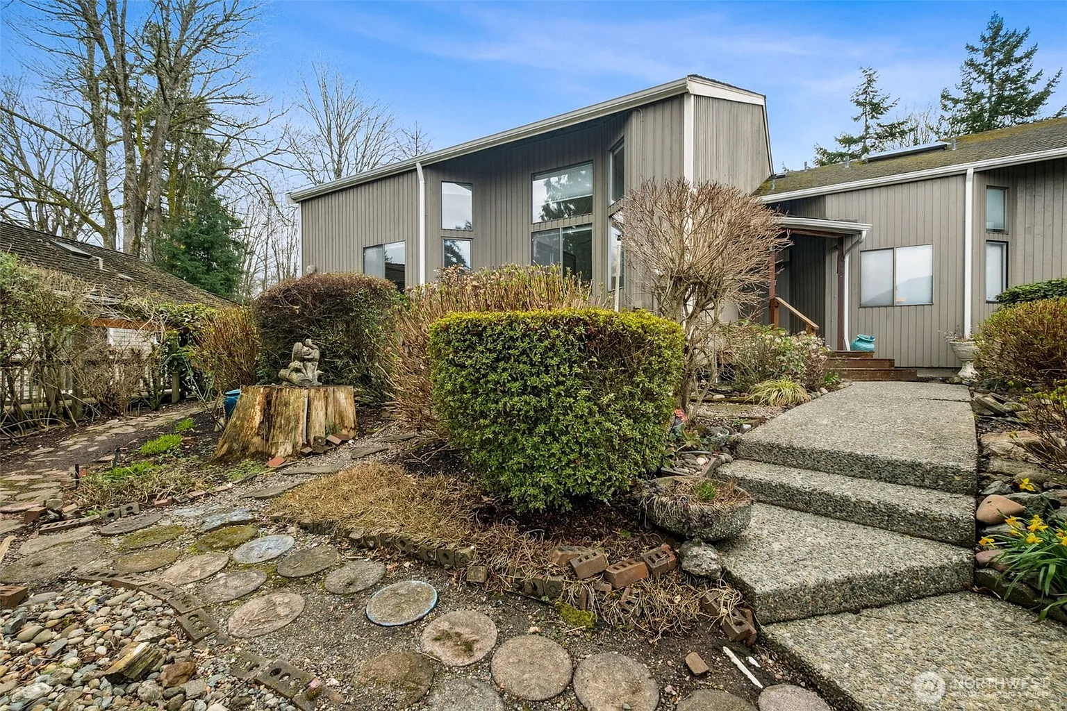 2411 SE 8th Place photo 1