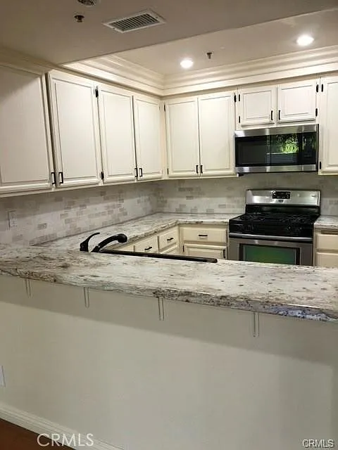 2 bed, 1130 sqft, $3,950 — Photo 4