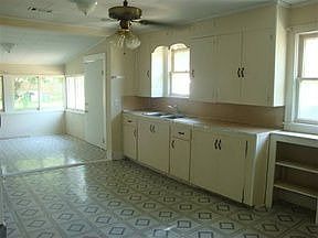 4th image of 727 Bryan St