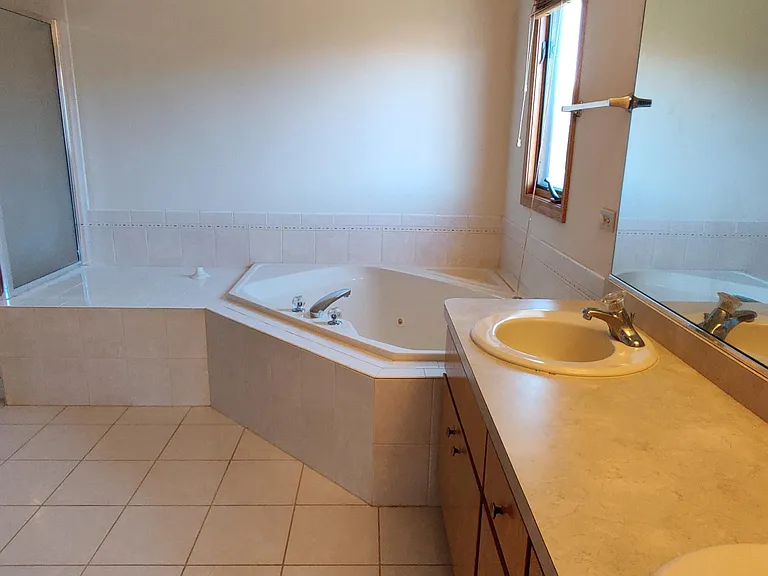 7810 Brookside Glen Dr — Photo 30