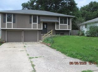 504 Alfalfa Ln, Buckner, MO 64016