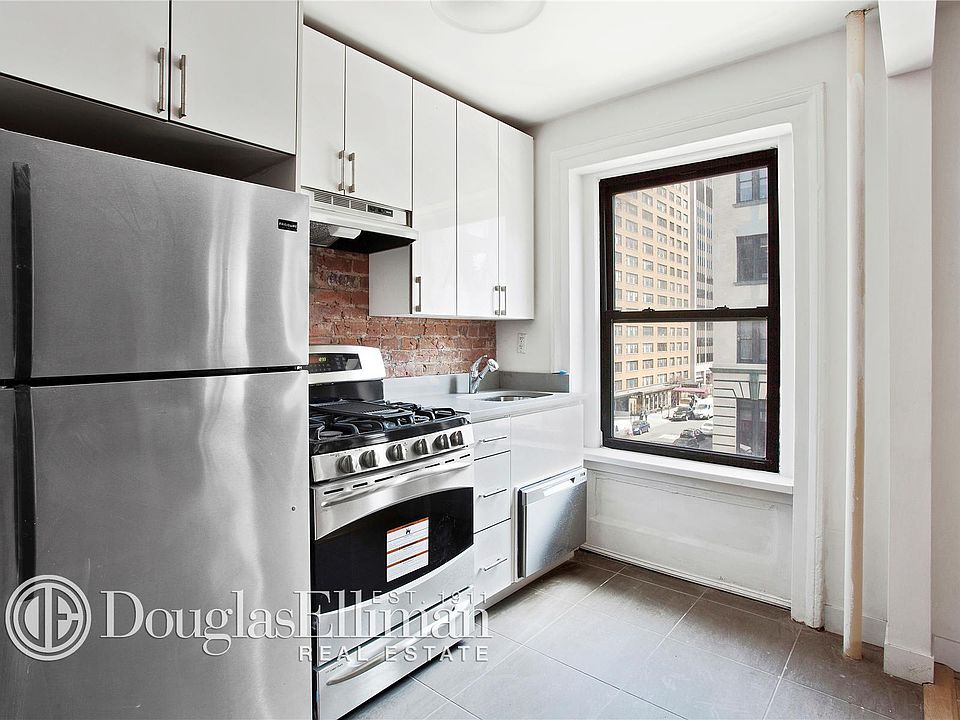 2nd image of 80 Court St APT 4