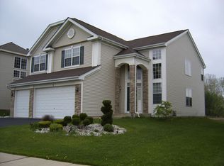 5 Prairie Pointe Ln, Streamwood, IL 60107