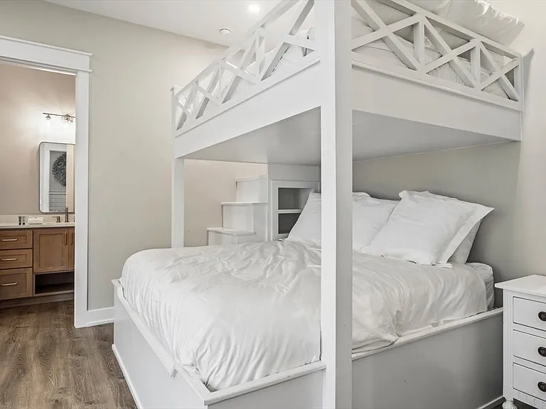 503 Albatross St — Photo 33