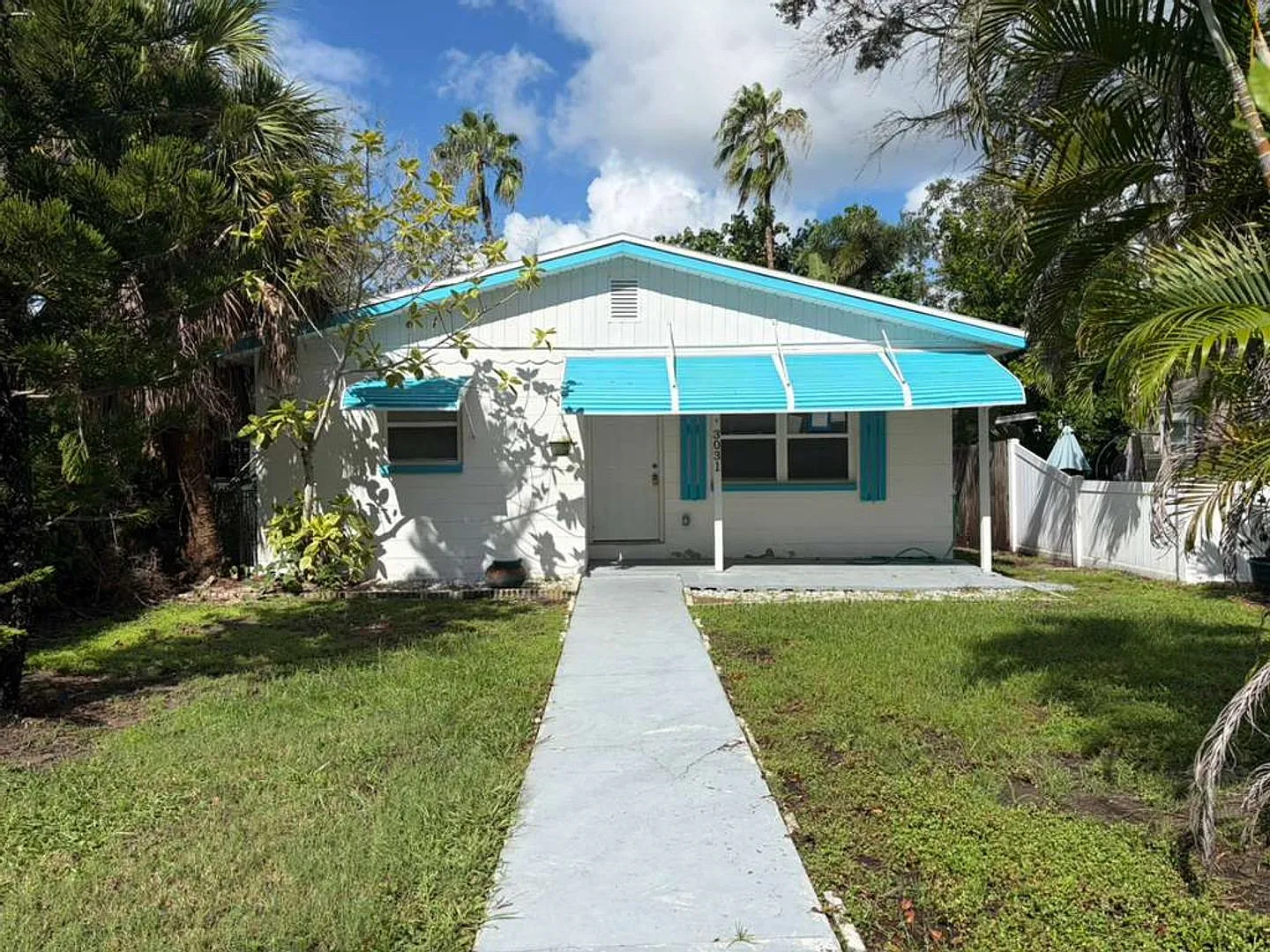 In the Heart of Gulfport's Arts District! Newly Renovated Home — Photo 1
