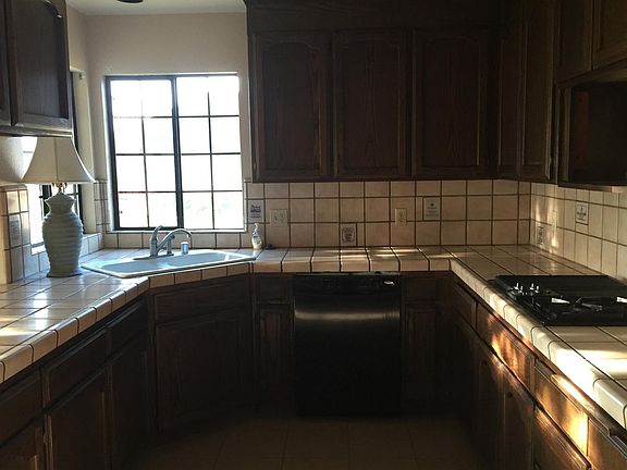 4th image of 210 Country Club Dr
