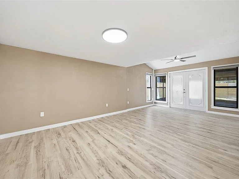 7247 Oelsner St — Photo 7
