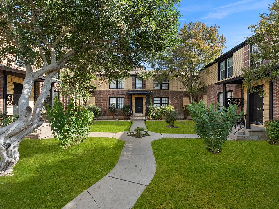204 E Rosewood Ave #1
