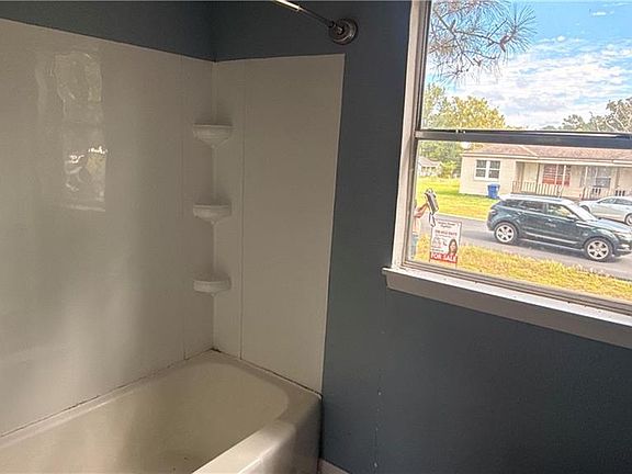 2nd image of 1600 Kings Rd