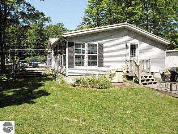 3rd image of 4815 Luanne Ln