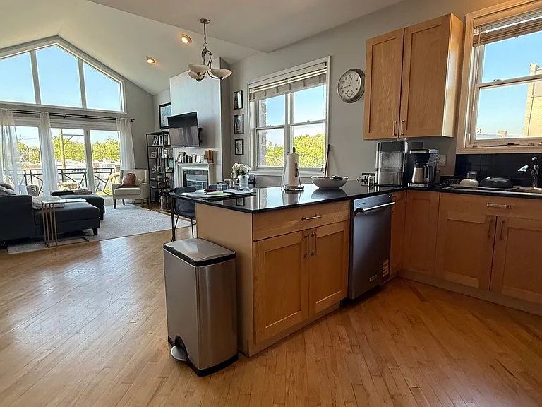 2215 W Augusta Blvd #3E — Photo 6