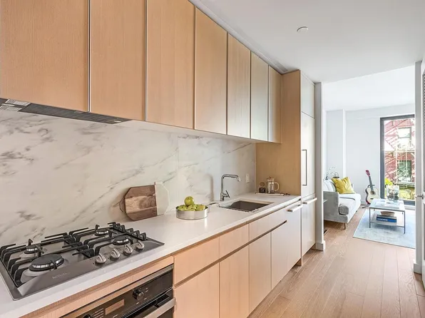500 W 45th St Unit 706, New York, NY 10036